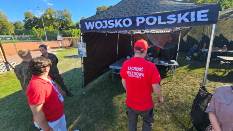 Krótkofalowcy na Pikniku Wilków w Dęblinie
